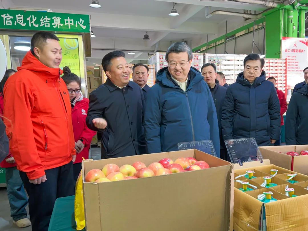 20240208河北省委书记倪岳峰到尊龙中国官网高碑店市场调研